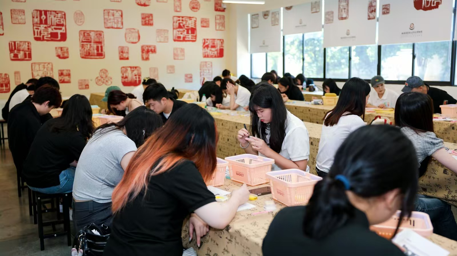 “1+N”大师创作工坊架起长台文化桥 巧手拼豆书写美好“成”意